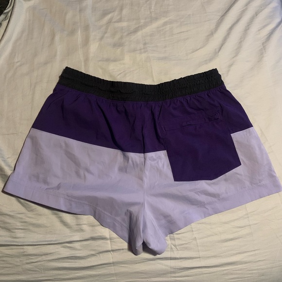 ATHLETA COLOR-BLOCK ACTIVE SHORTS - Picture 2 of 4